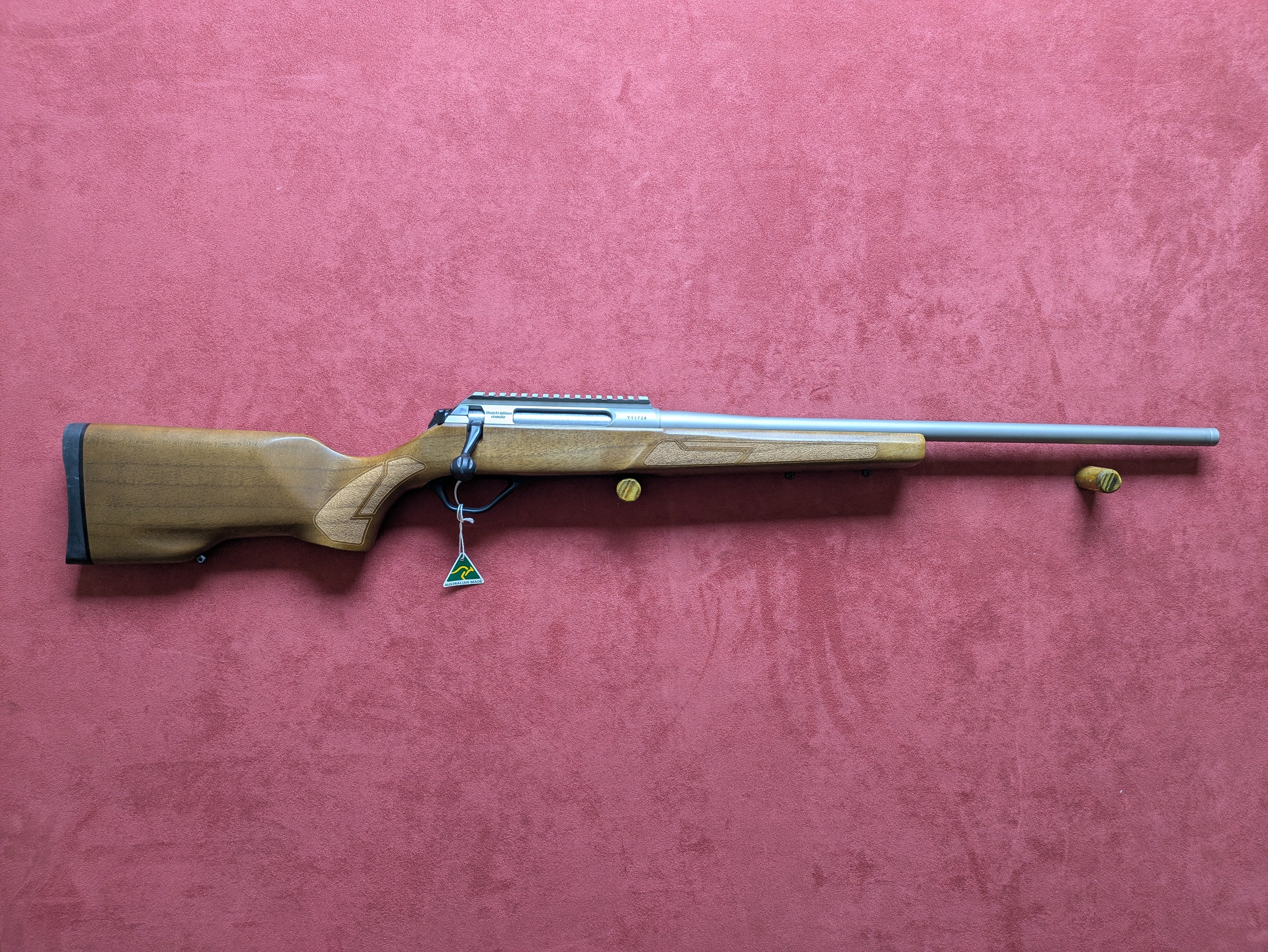 .243 Lithgow LA102 22